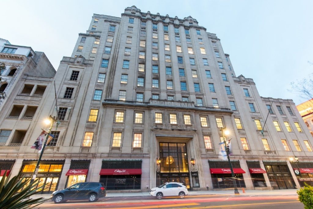 Strawbridge Building, Exterior